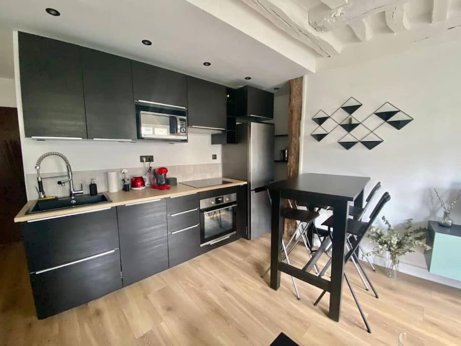Apartamento Le Gustave, Charme & Equipements Au Coeur De Ruan Exterior foto