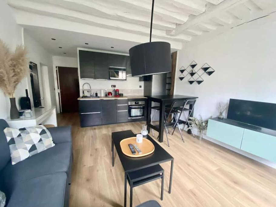 Apartamento Le Gustave, Charme & Equipements Au Coeur De Ruan Exterior foto